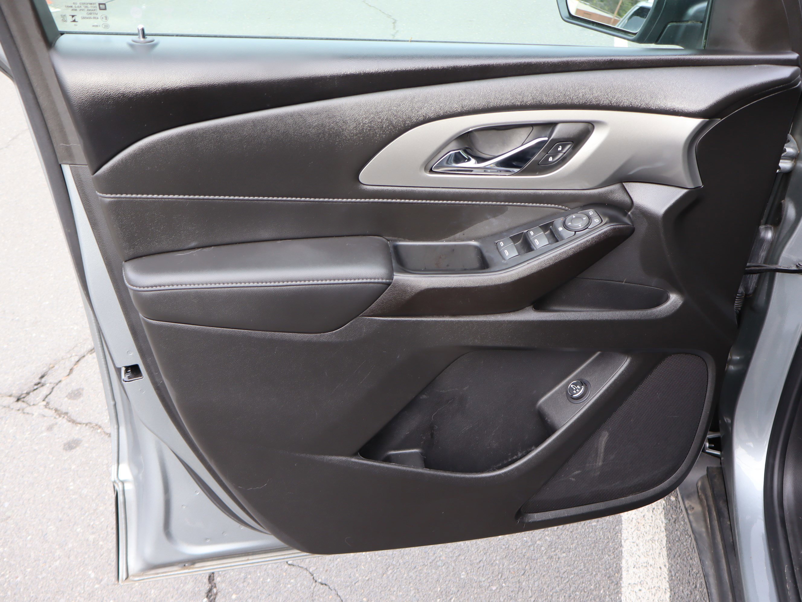 Certified 2023 Chevrolet Traverse LT w/ LPO, Floor Liner Package image 15