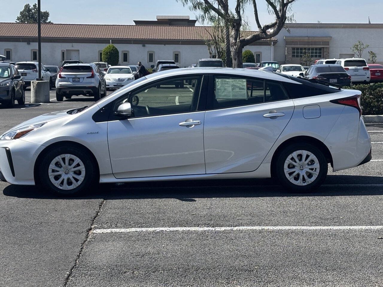 Used 2019 Toyota Prius LE w/ Carpet Mat Package FWD image 4