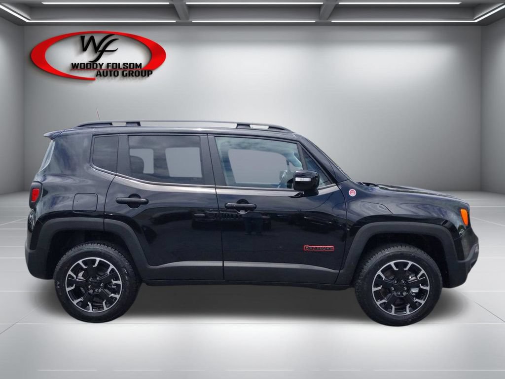 Used 2023 Jeep Renegade Trailhawk w/ Trailer Tow Group AWD/4WD image 3
