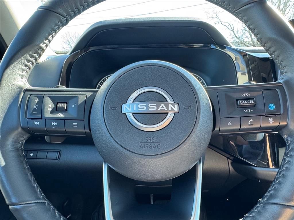 Certified 2024 Nissan Pathfinder SV image 17