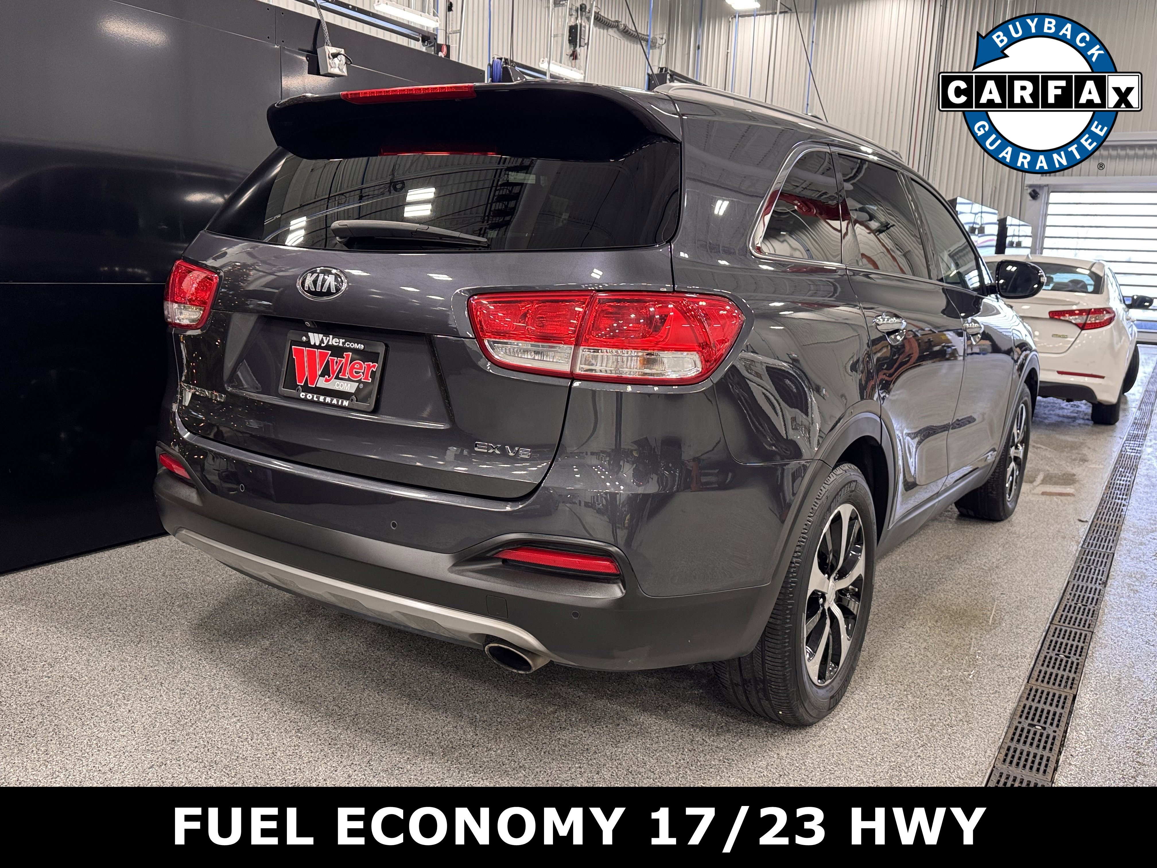 Used 2016 Kia Sorento EX image 3