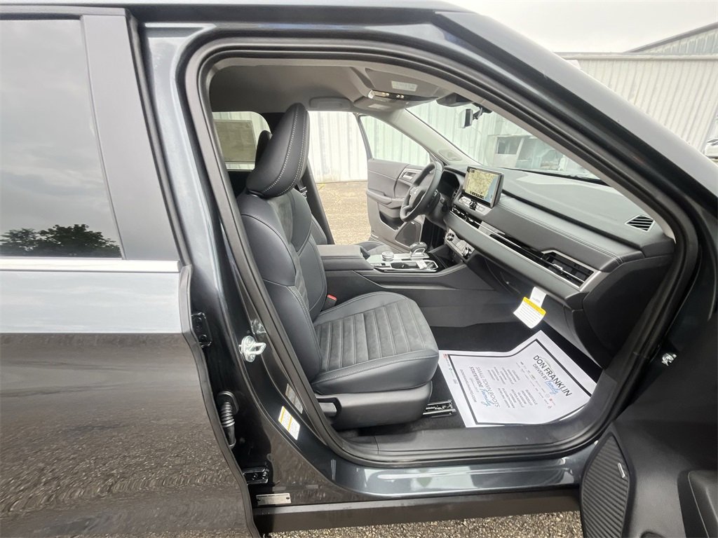 New 2025 Mitsubishi Outlander SE image 24