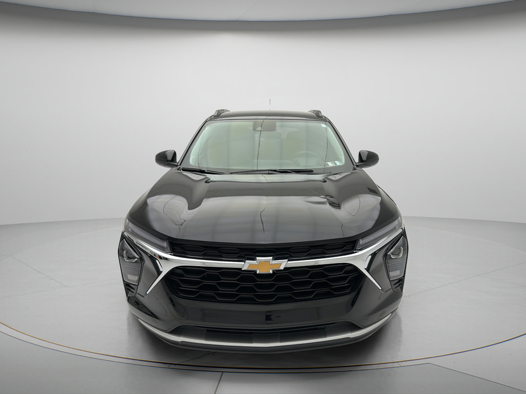 Used 2025 Chevrolet Trax LT w/ LT Convenience Package FWD image 2