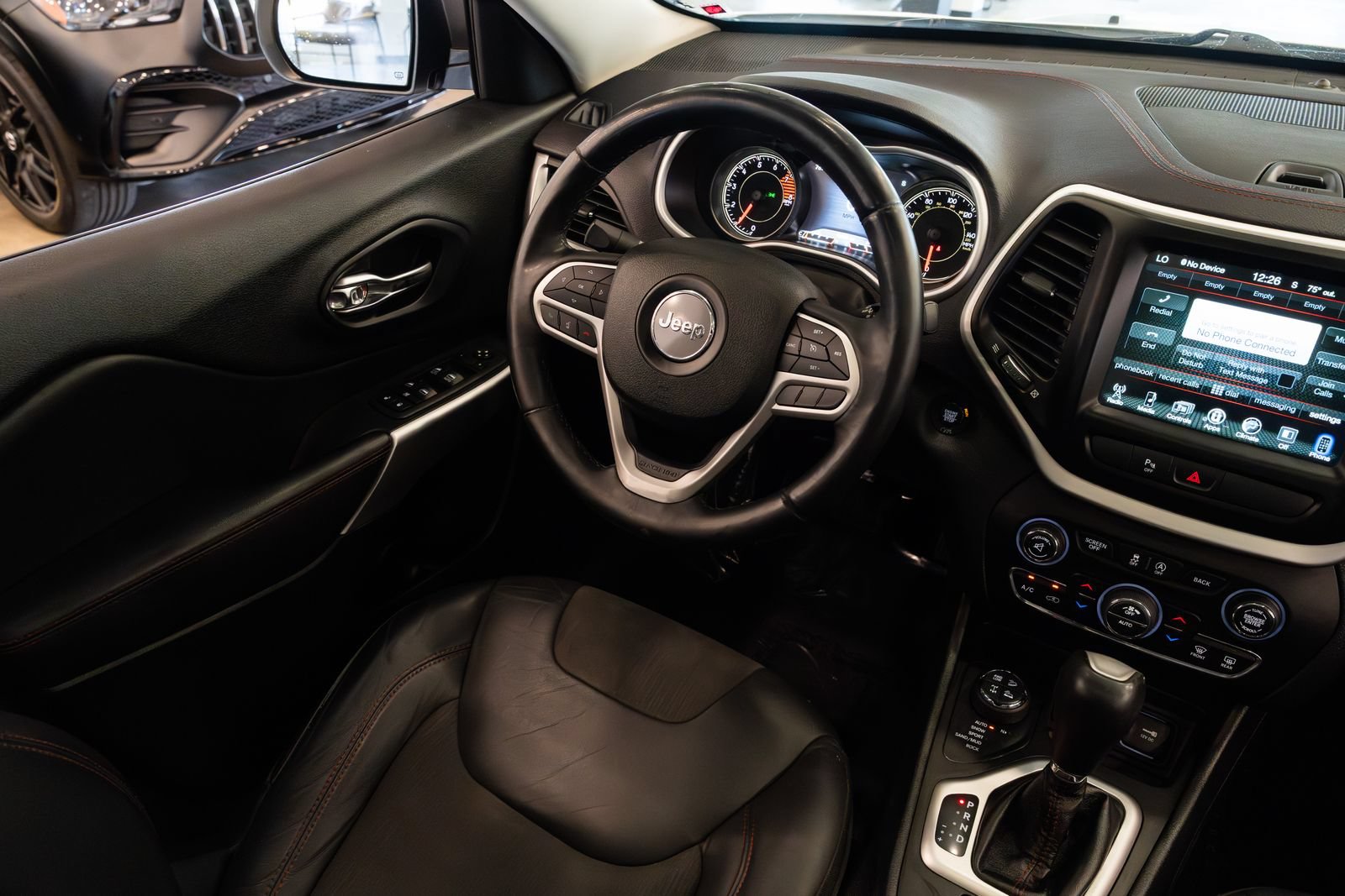 Used 2018 Jeep Cherokee Trailhawk w/ Comfort/Convenience Group AWD/4WD image 10