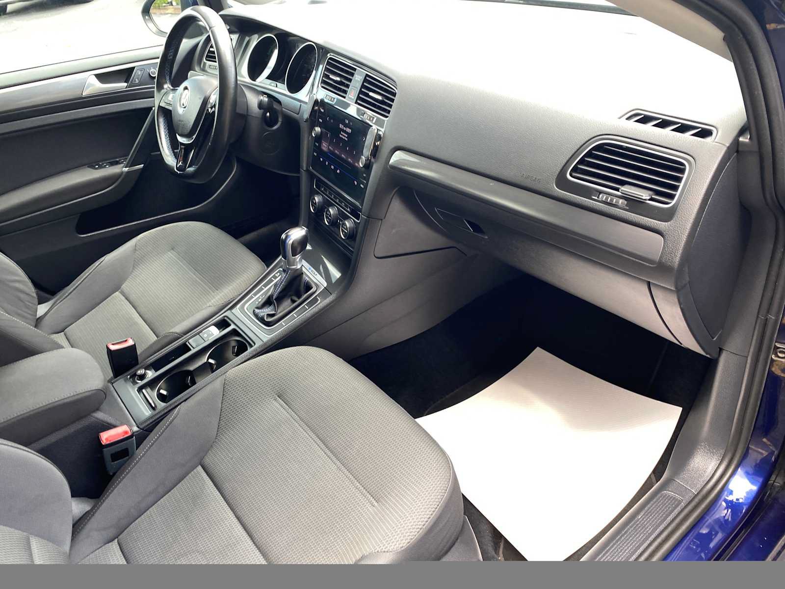 Used 2017 Volkswagen e-Golf SE FWD image 25