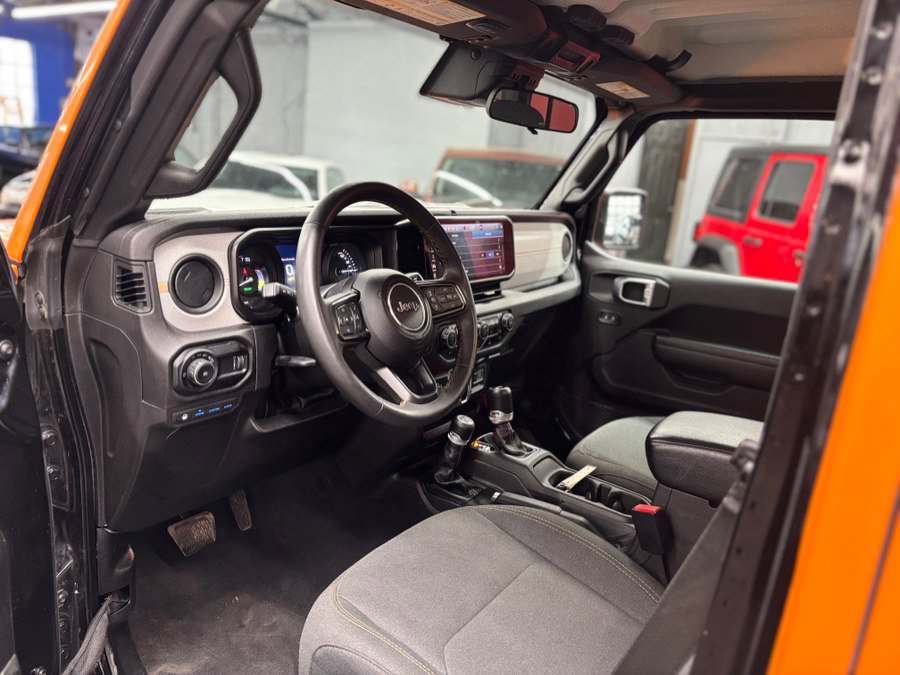 Used 2024 Jeep Wrangler Unlimited w/ Convenience Group AWD/4WD image 11
