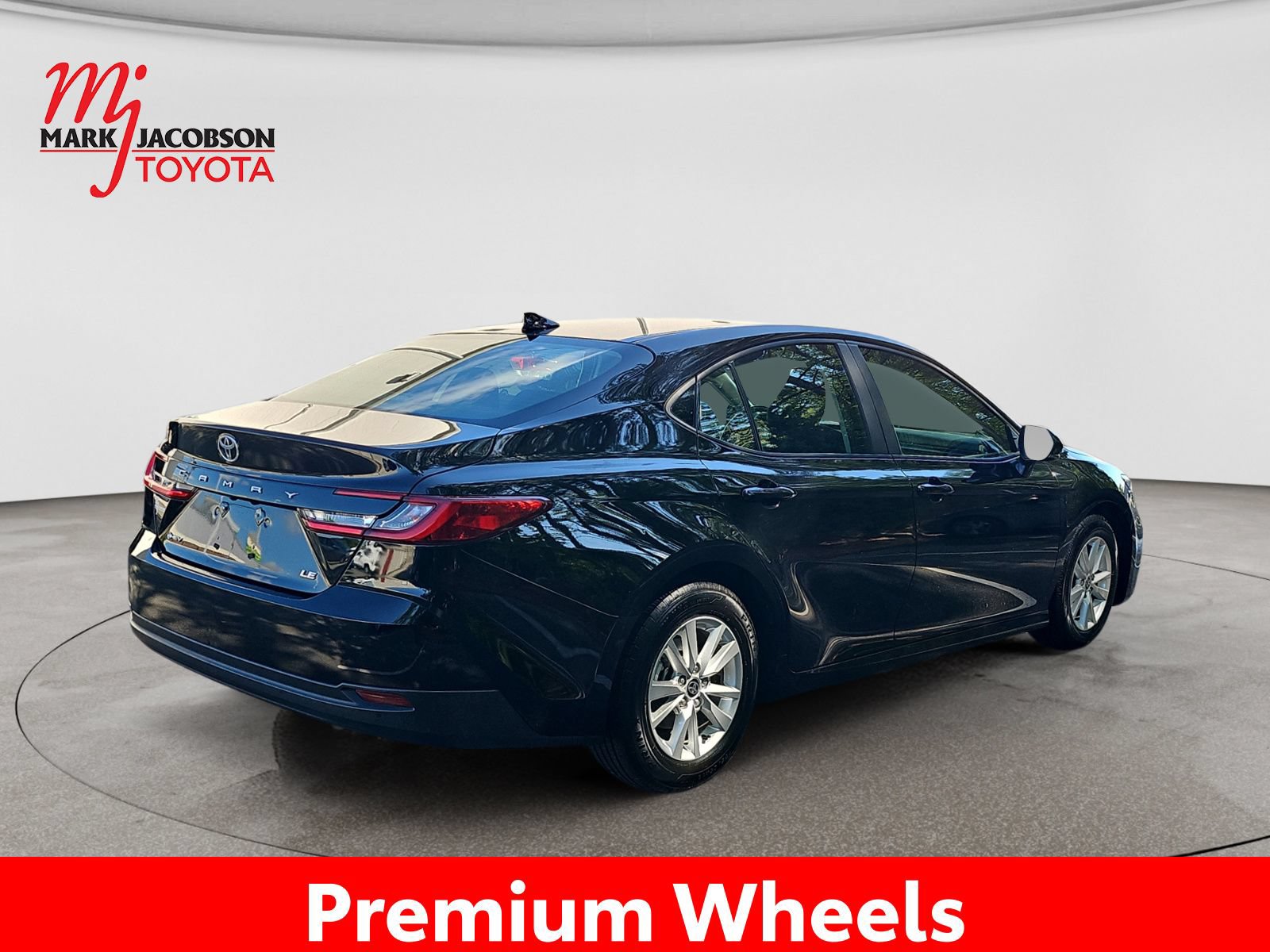 Used 2025 Toyota Camry LE FWD image 9