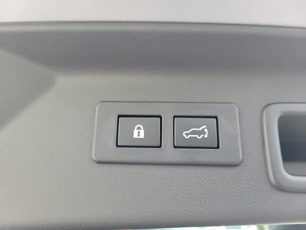 Certified 2025 Subaru Forester Premium image 32