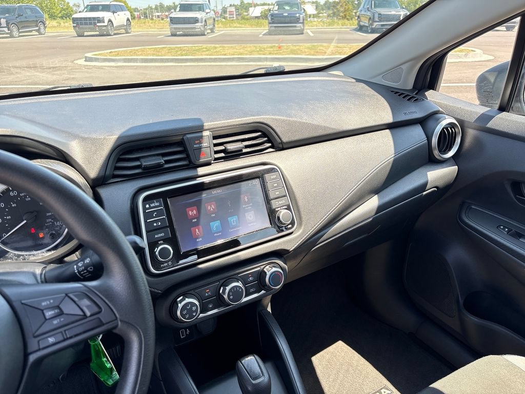 Used 2025 Nissan Versa S FWD image 17