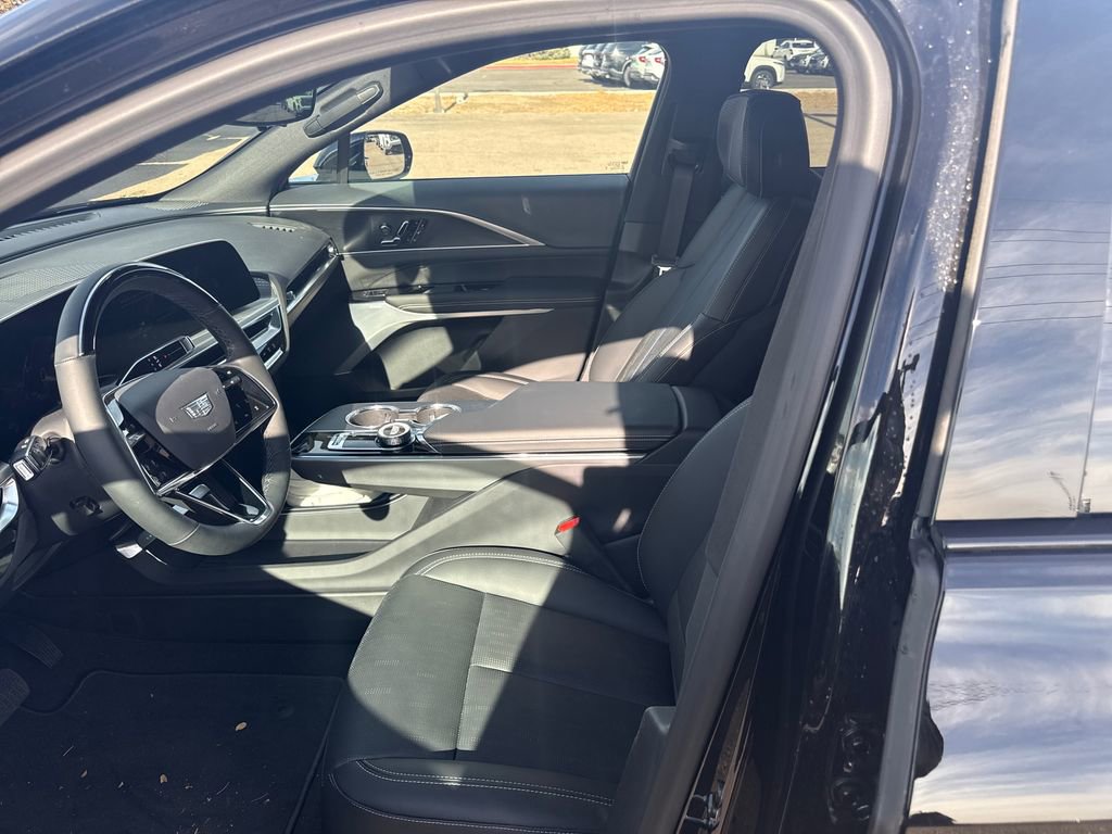 New 2025 Cadillac Lyriq Luxury image 9