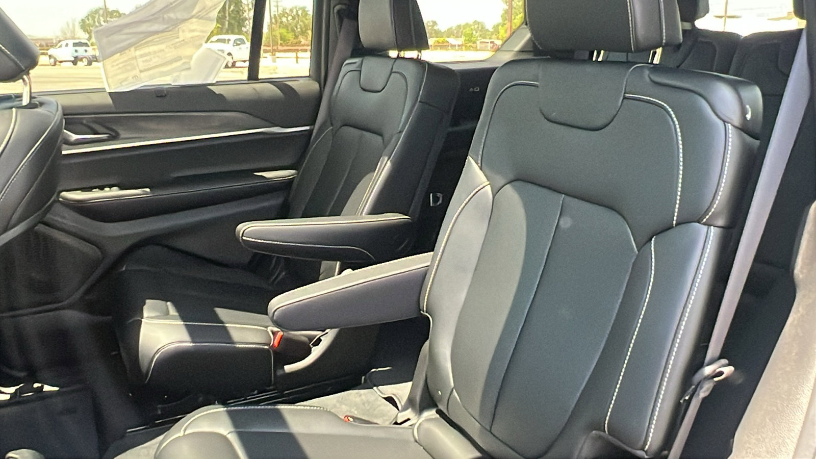 New 2025 Jeep Grand Cherokee L Limited w/ Luxury Tech Group II image 20