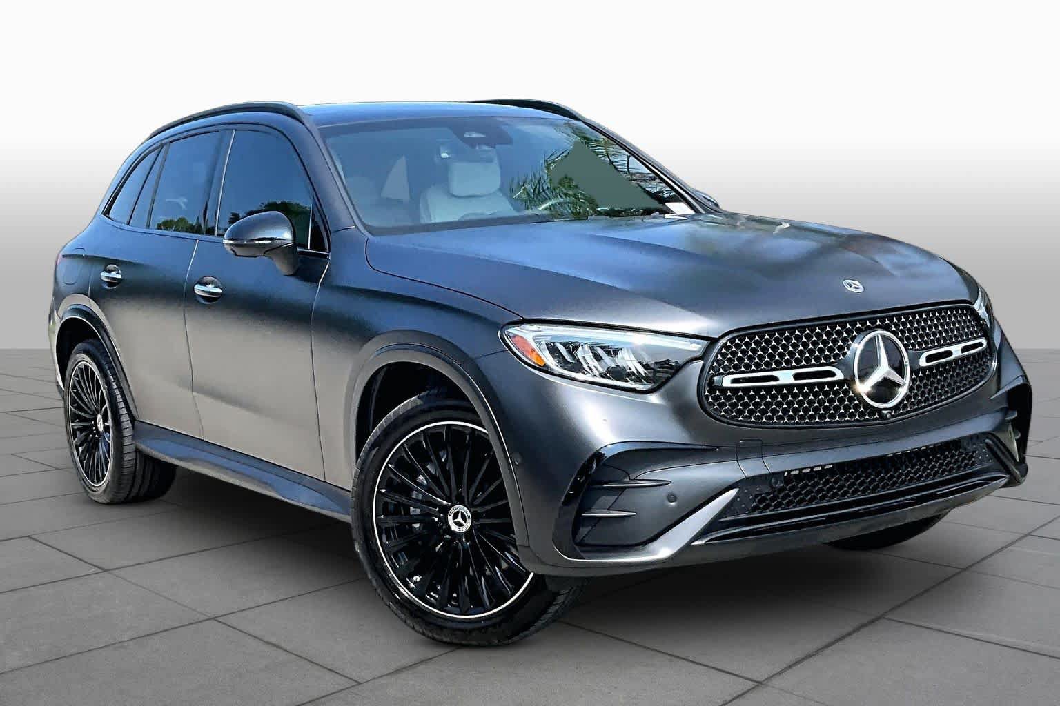 Used 2024 Mercedes-Benz GLC 300 4MATIC image 3