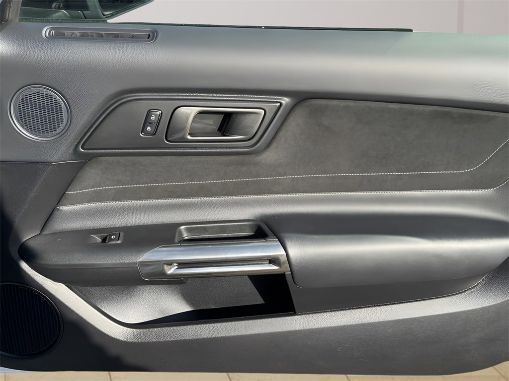 Used 2018 Ford Mustang Shelby GT350 w/ Convenience Package image 12