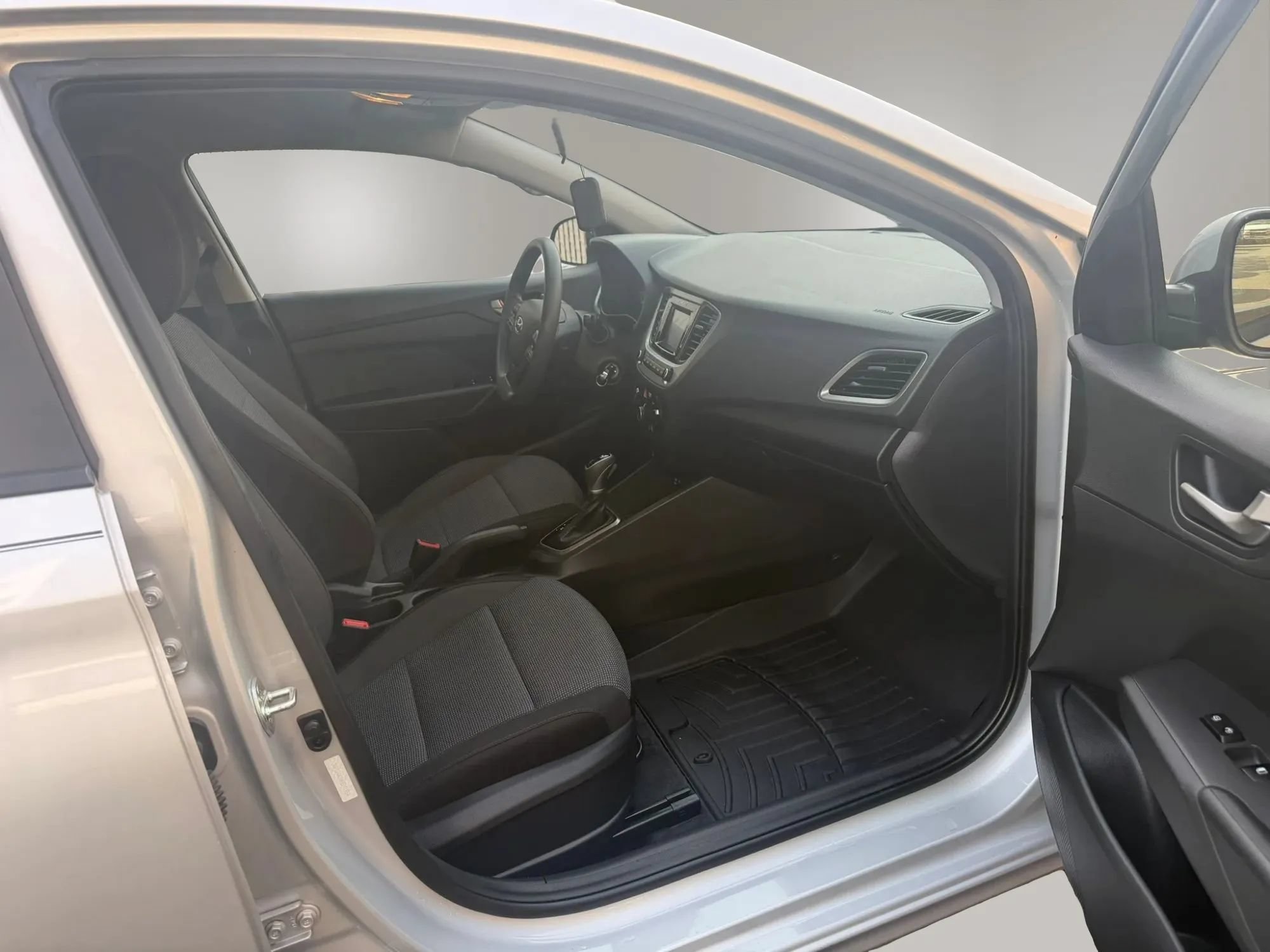 Used 2019 Hyundai Accent SE FWD image 27