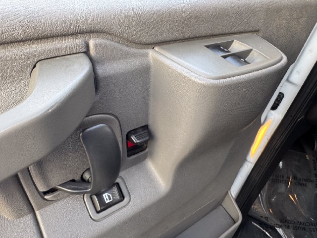 Used 2018 GMC Savana 3500 Extended w/ Power Convenience Package RWD image 16