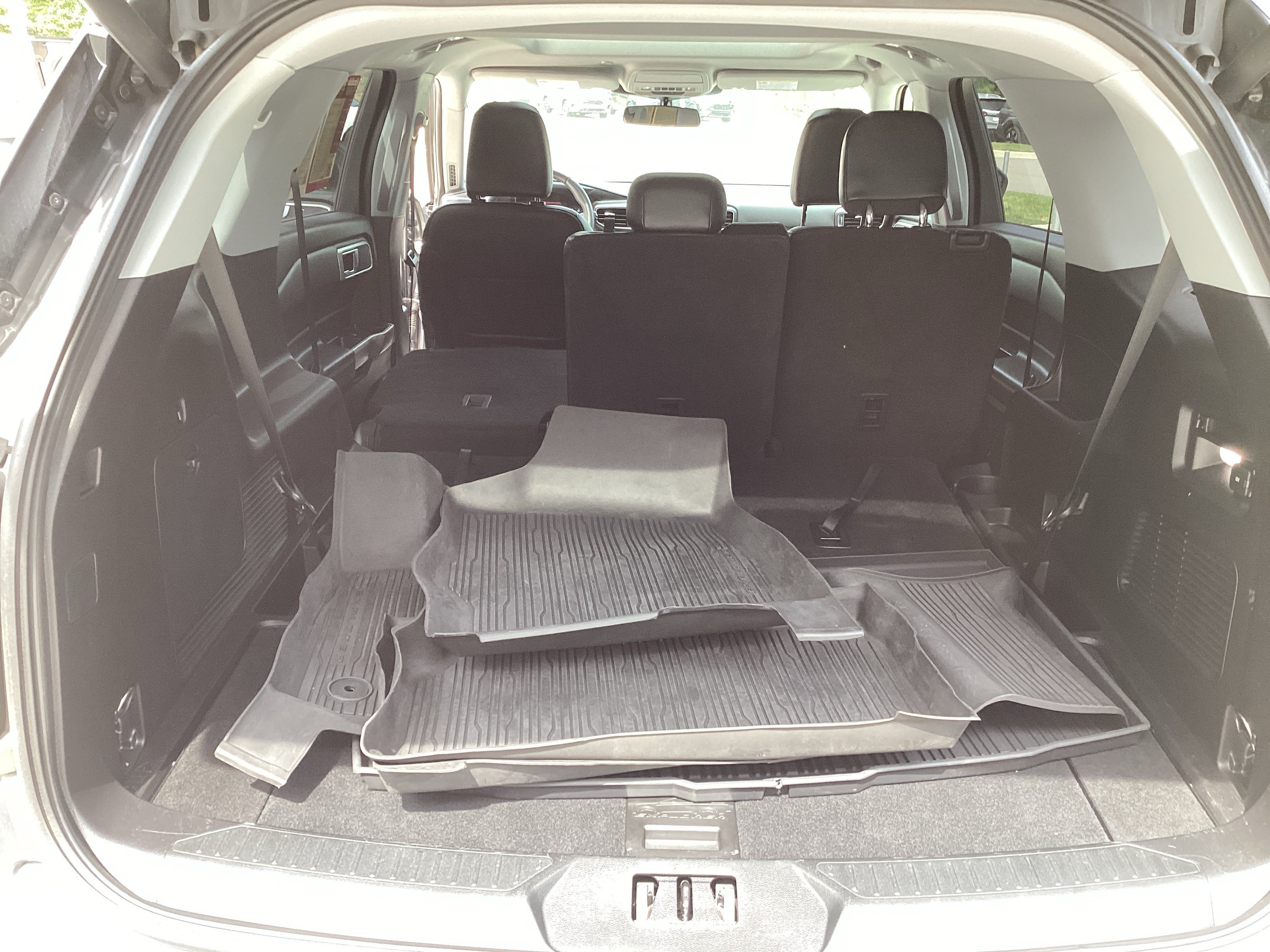 Used 2021 Ford Explorer XLT w/ Equipment Group 202A AWD/4WD image 32