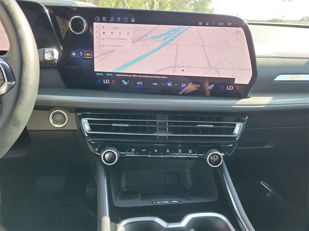 Used 2025 Chevrolet Traverse LT image 13