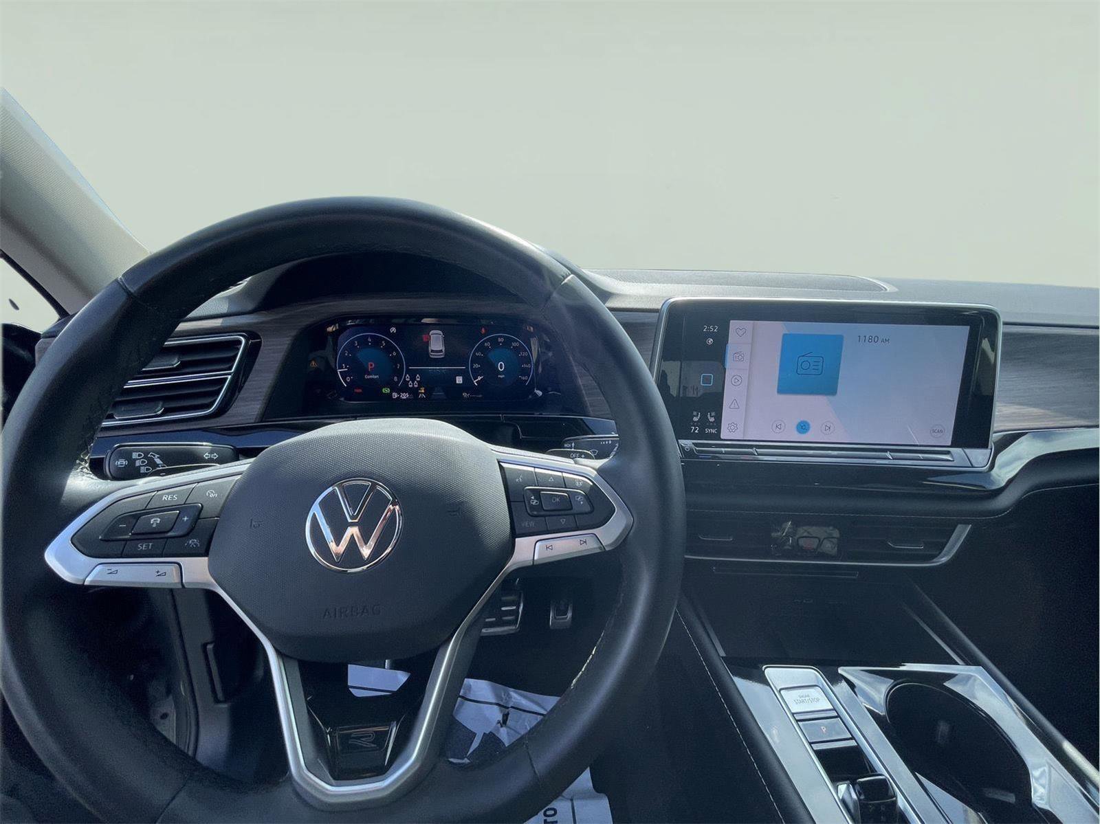 Used 2024 Volkswagen Atlas SEL Premium R-Line image 26
