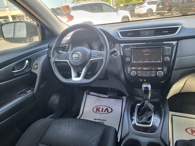 Used 2020 Nissan Rogue SV image 16