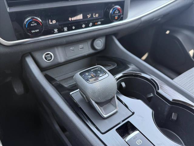 Used 2023 Nissan Rogue SV FWD image 16
