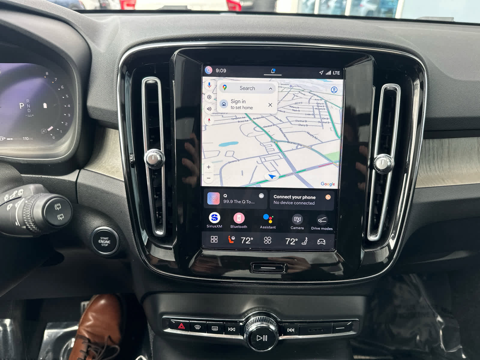 Used 2023 Volvo XC40 B5 Plus w/ Protection Package Premier image 12