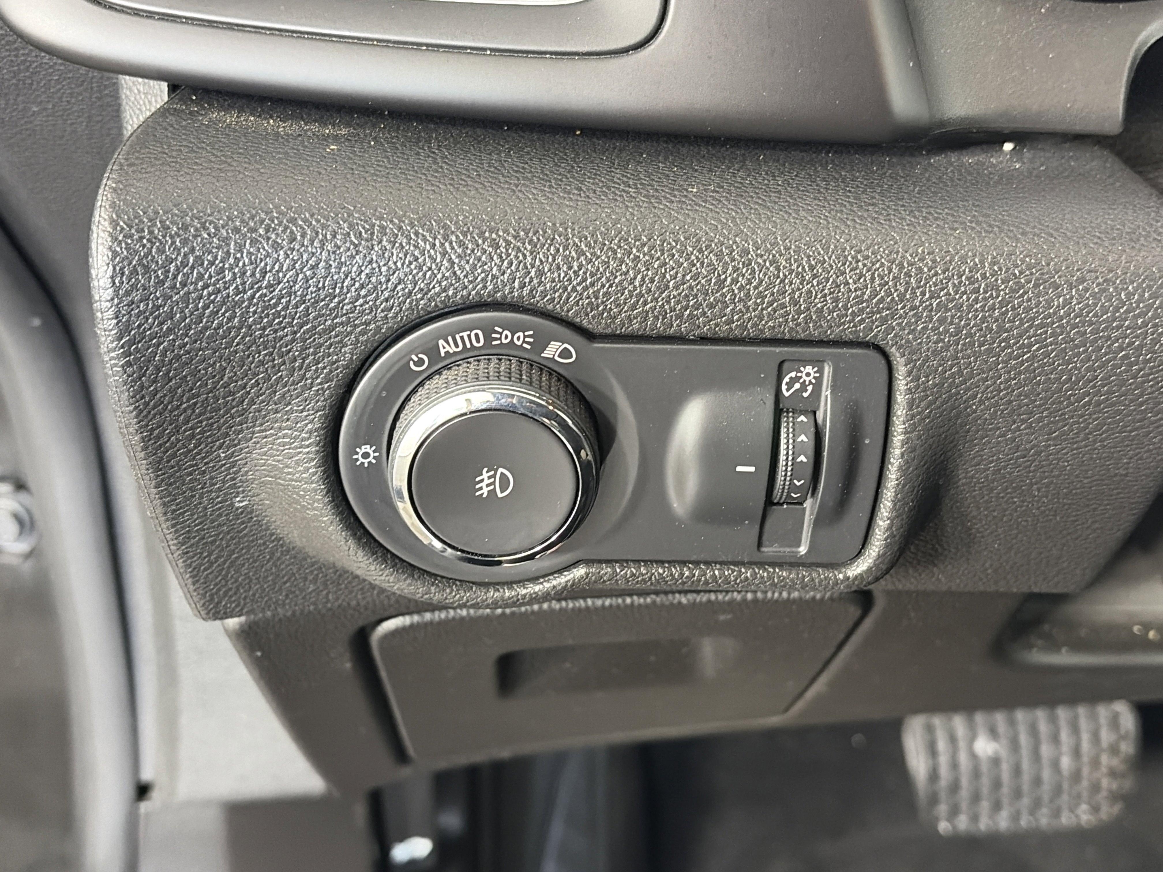 Used 2018 Buick Cascada Premium image 27