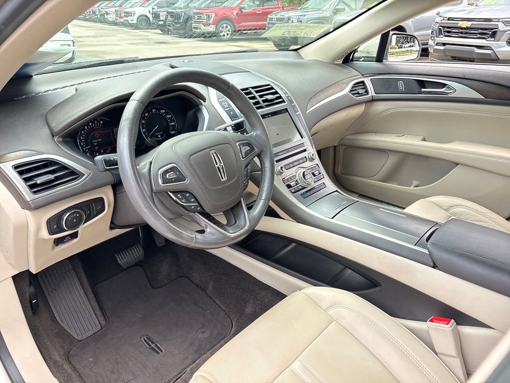 Used 2017 Lincoln MKZ Reserve FWD image 5