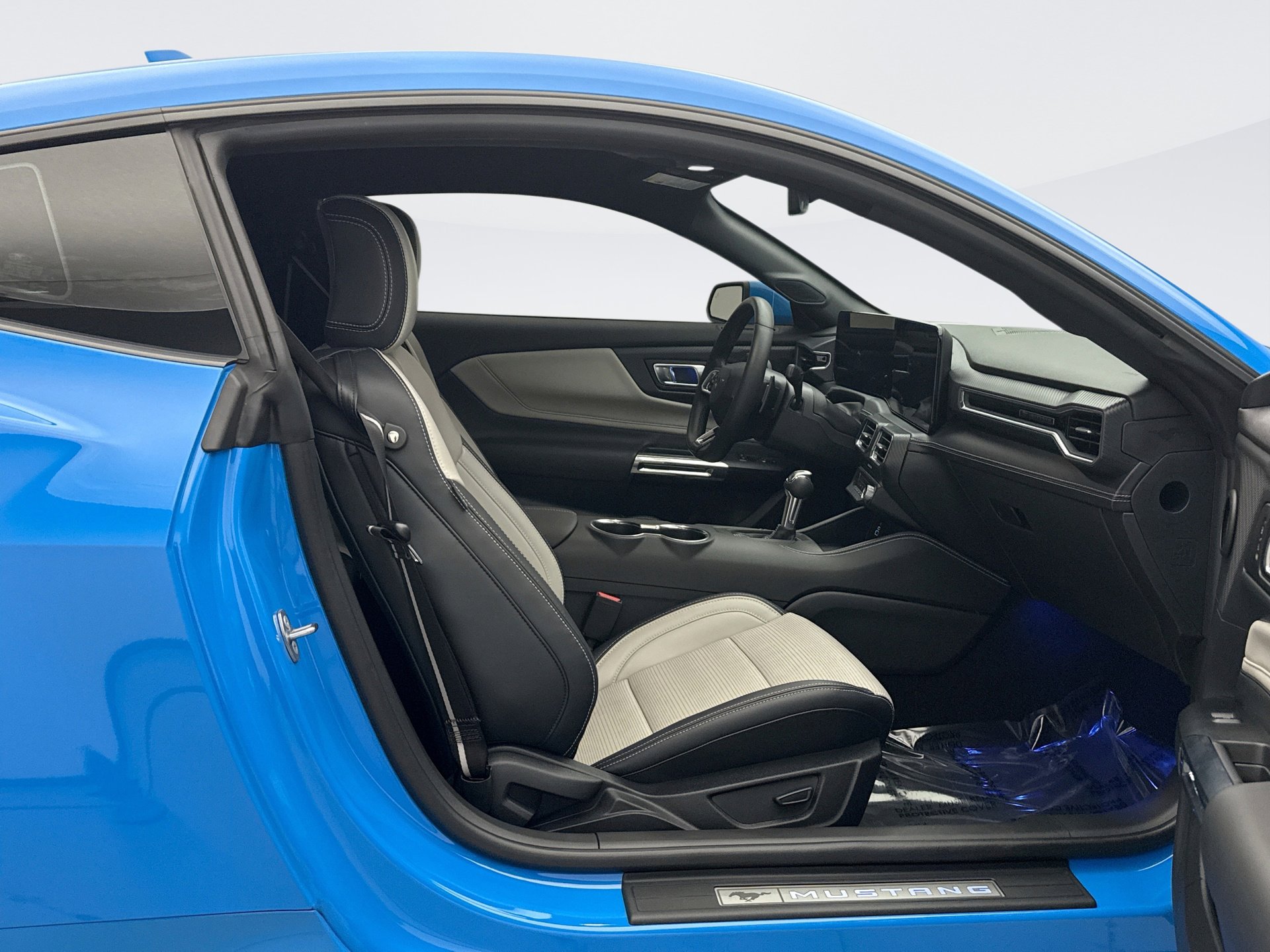 Used 2025 Ford Mustang GT Premium image 17
