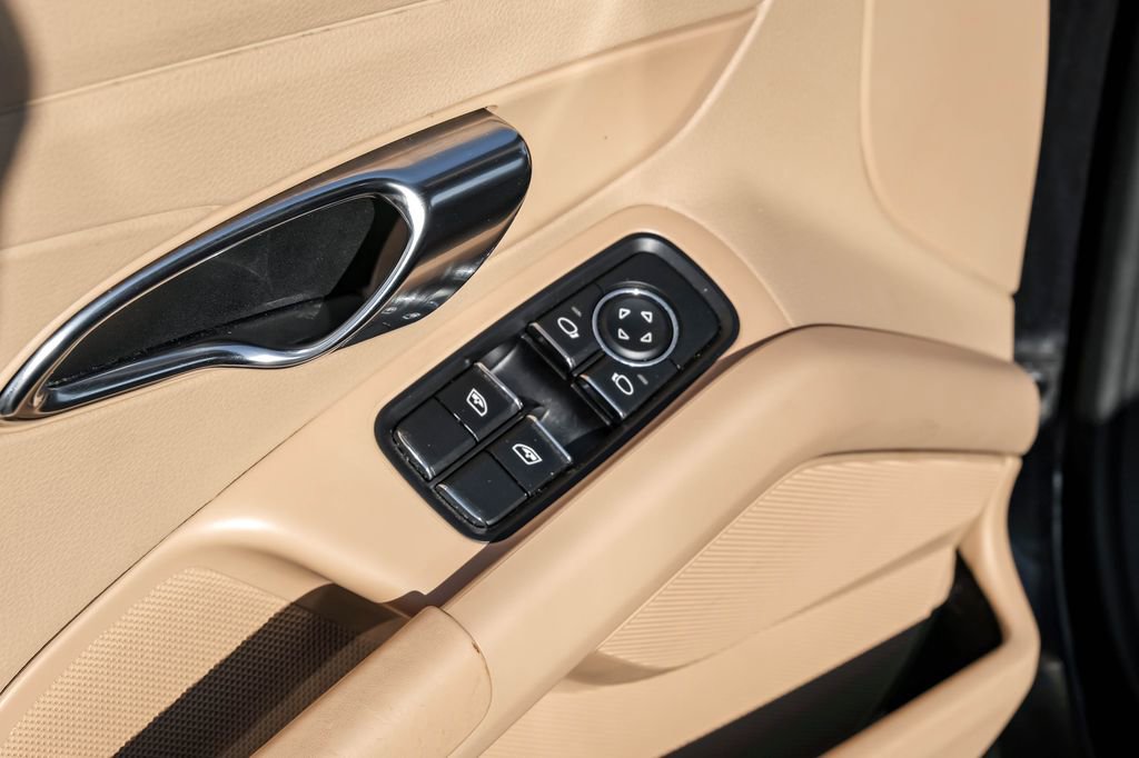 Used 2015 Porsche Cayman image 32