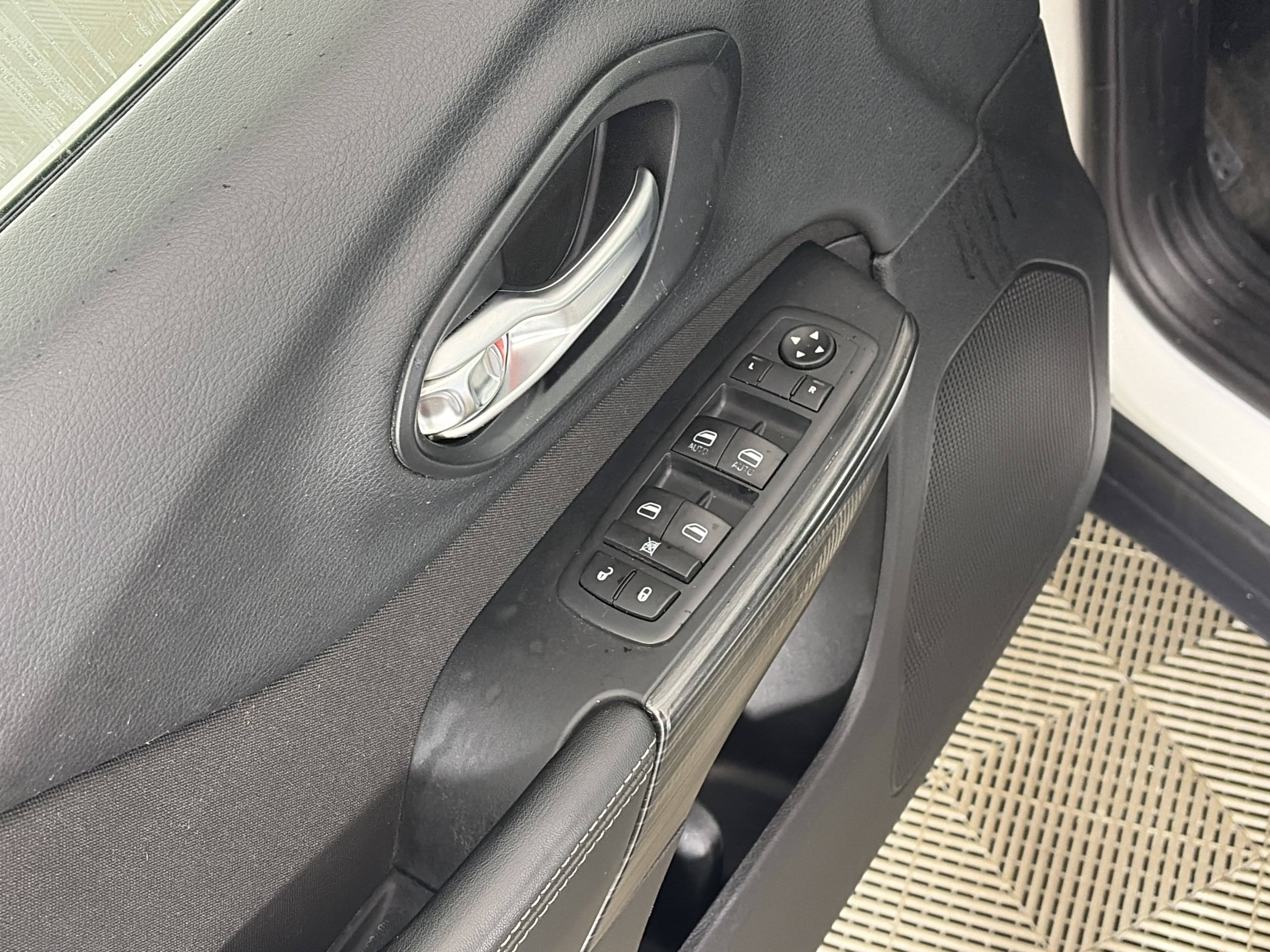 Used 2016 Jeep Cherokee Latitude image 30