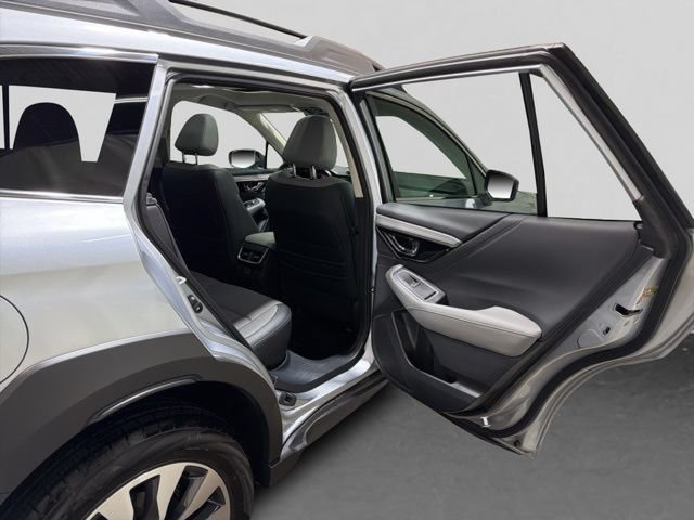 Used 2025 Subaru Outback Limited XT AWD/4WD image 33
