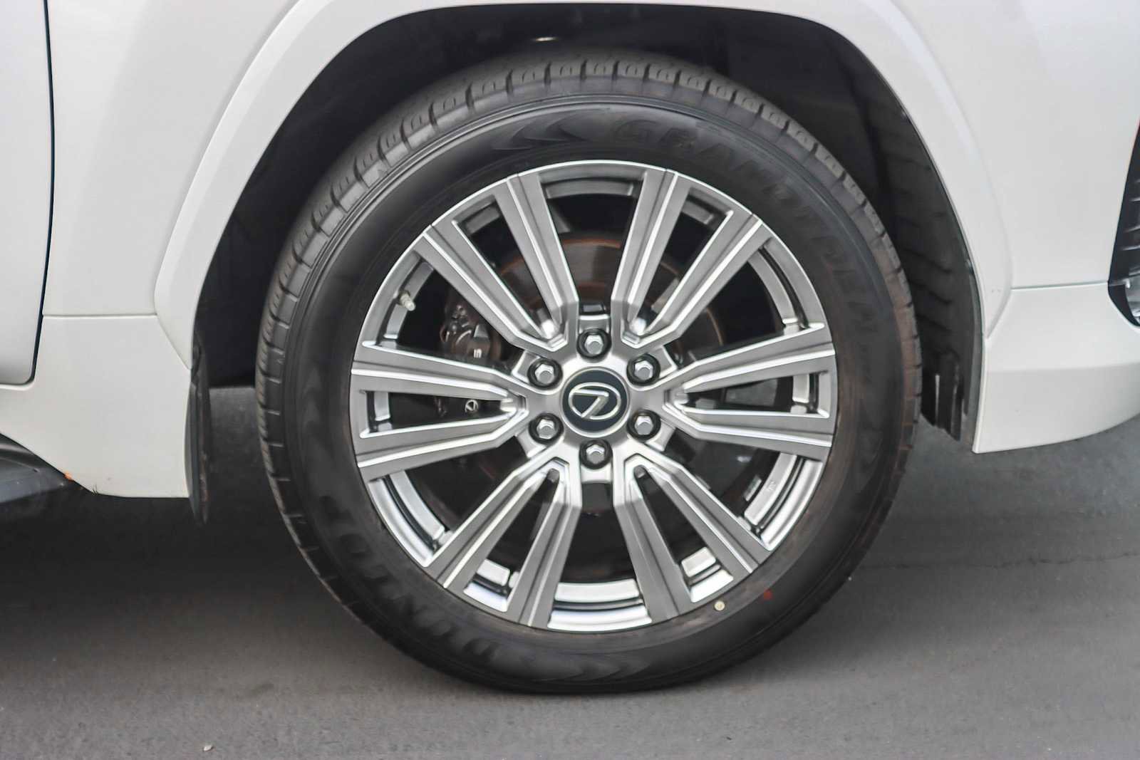 Used 2023 Lexus LX 600 4WD w/ Ultra Luxury Package image 9