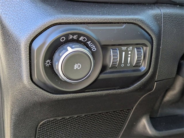 Used 2018 Jeep Wrangler Unlimited Sahara w/ Cold Weather Group image 16