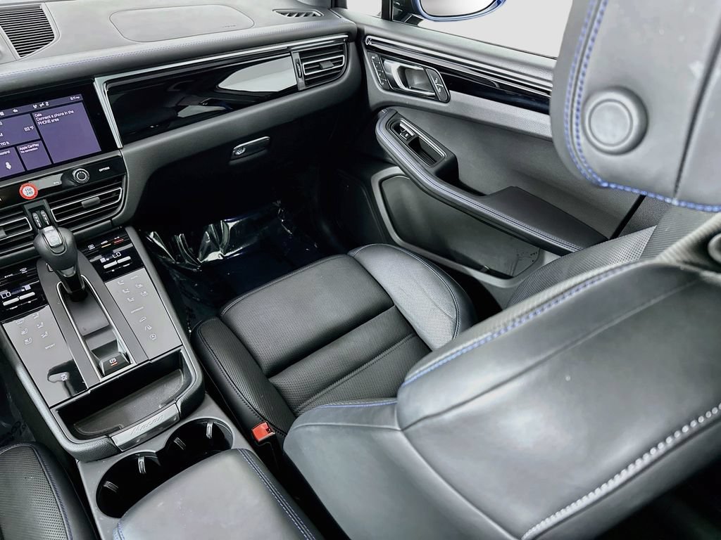 Certified 2024 Porsche Macan AWD/4WD image 26