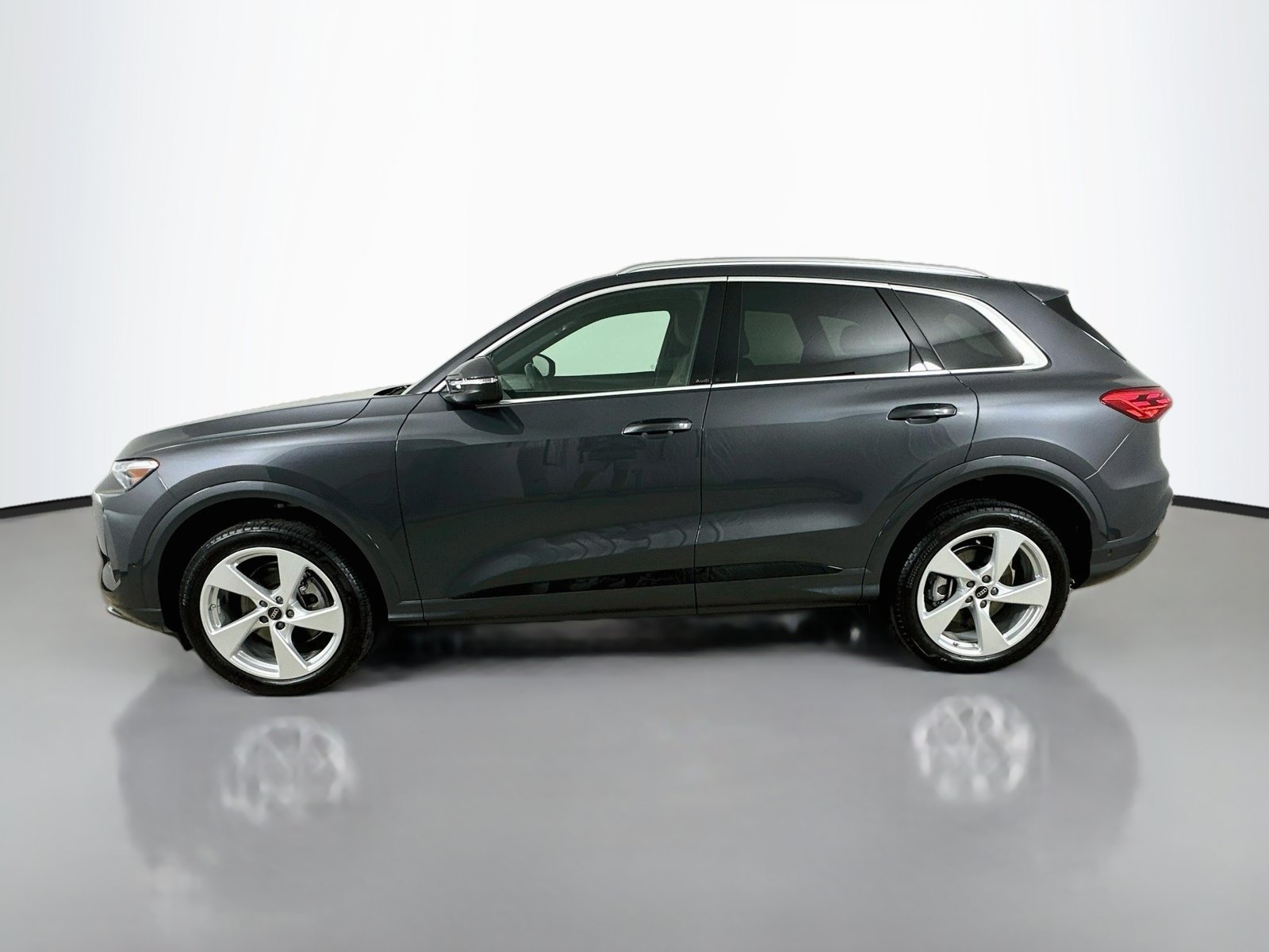 Certified 2025 Audi Q5 Premium w/ Premium Plus AWD/4WD image 8