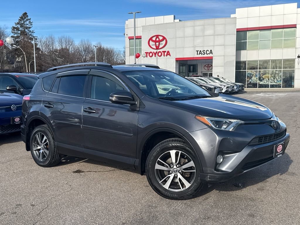 Used 2018 Toyota RAV4 XLE image 1