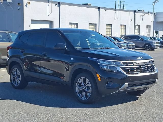 Used 2025 Kia Seltos LX AWD/4WD image 3