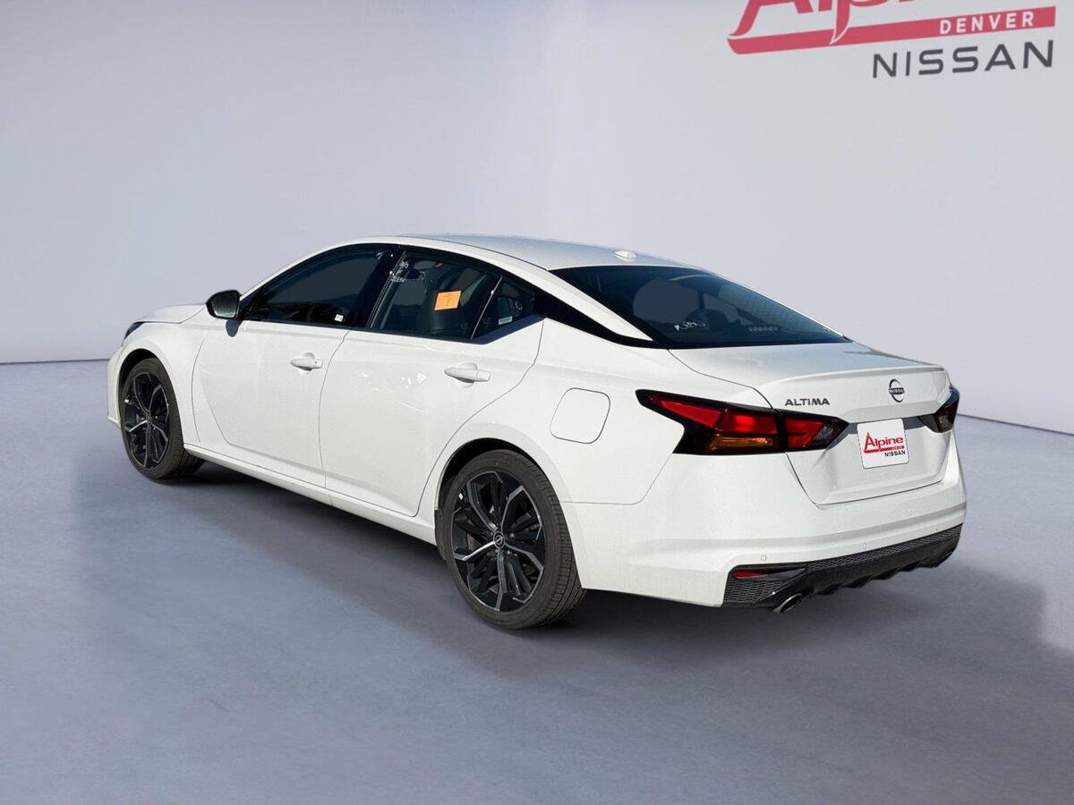 Used 2025 Nissan Altima 2.5 SR FWD image 3