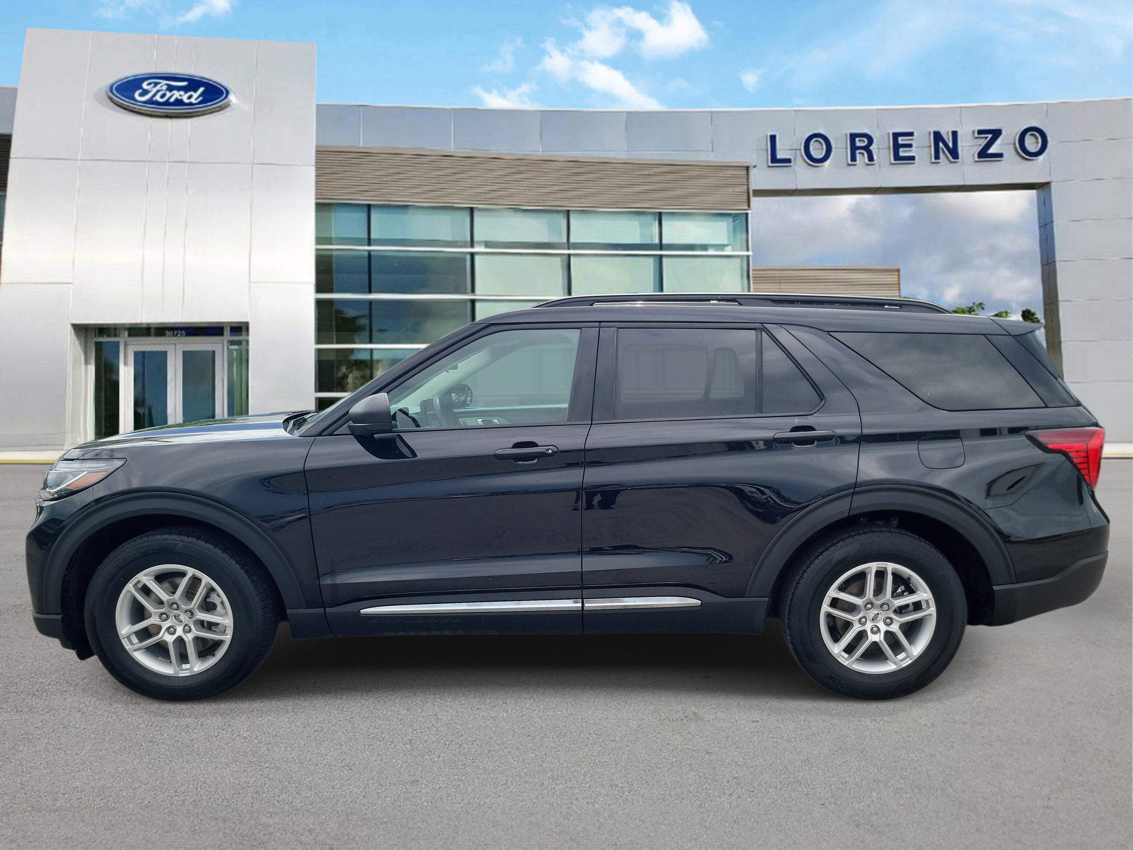 Used 2025 Ford Explorer Active w/ Active Comfort Package RWD image 8