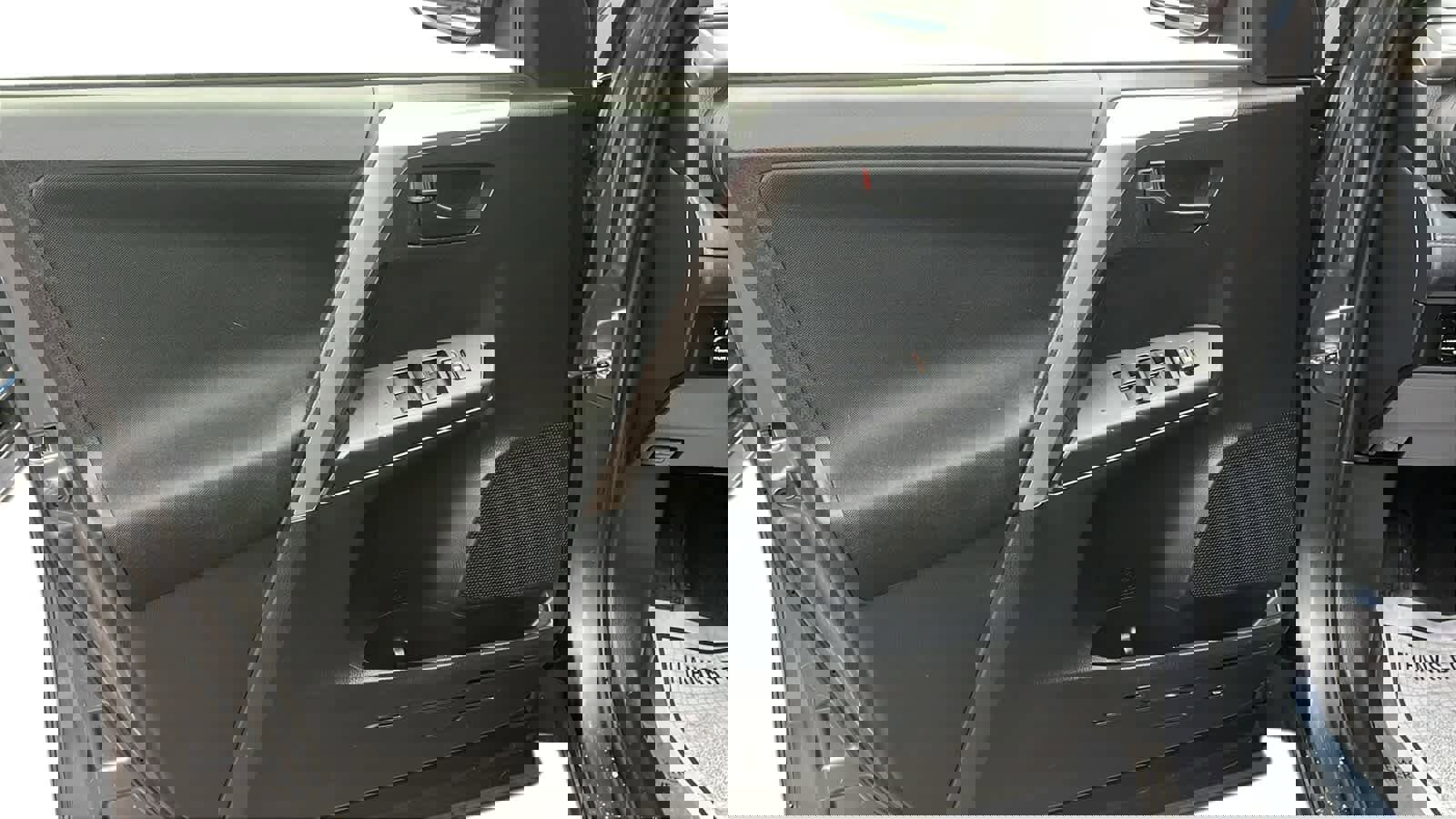 Used 2018 Toyota RAV4 LE image 9