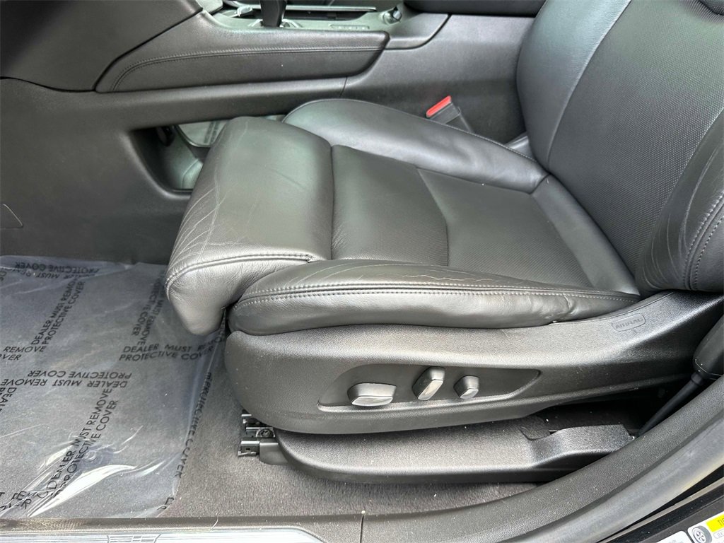 Used 2017 Cadillac XT5 Luxury w/ Driver Awareness Package image 3