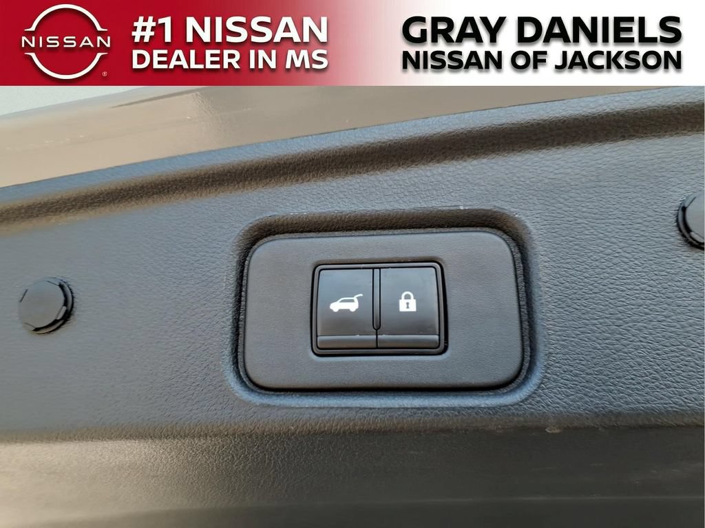 Certified 2025 Nissan Pathfinder Platinum FWD image 10