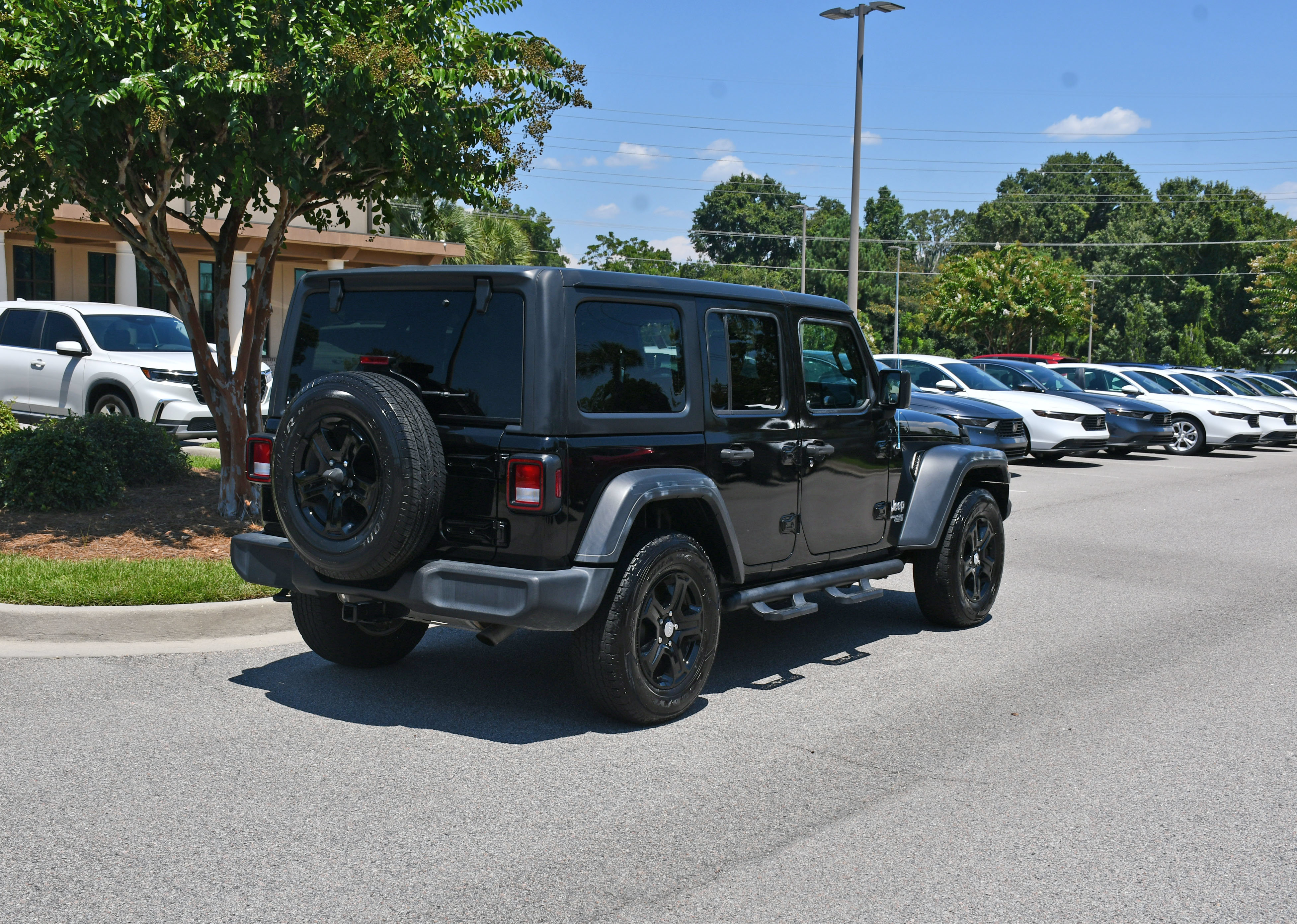 Used 2019 Jeep Wrangler Unlimited Sport S AWD/4WD image 4