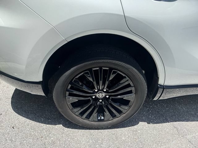Used 2023 Toyota Venza Nightshade AWD/4WD image 11