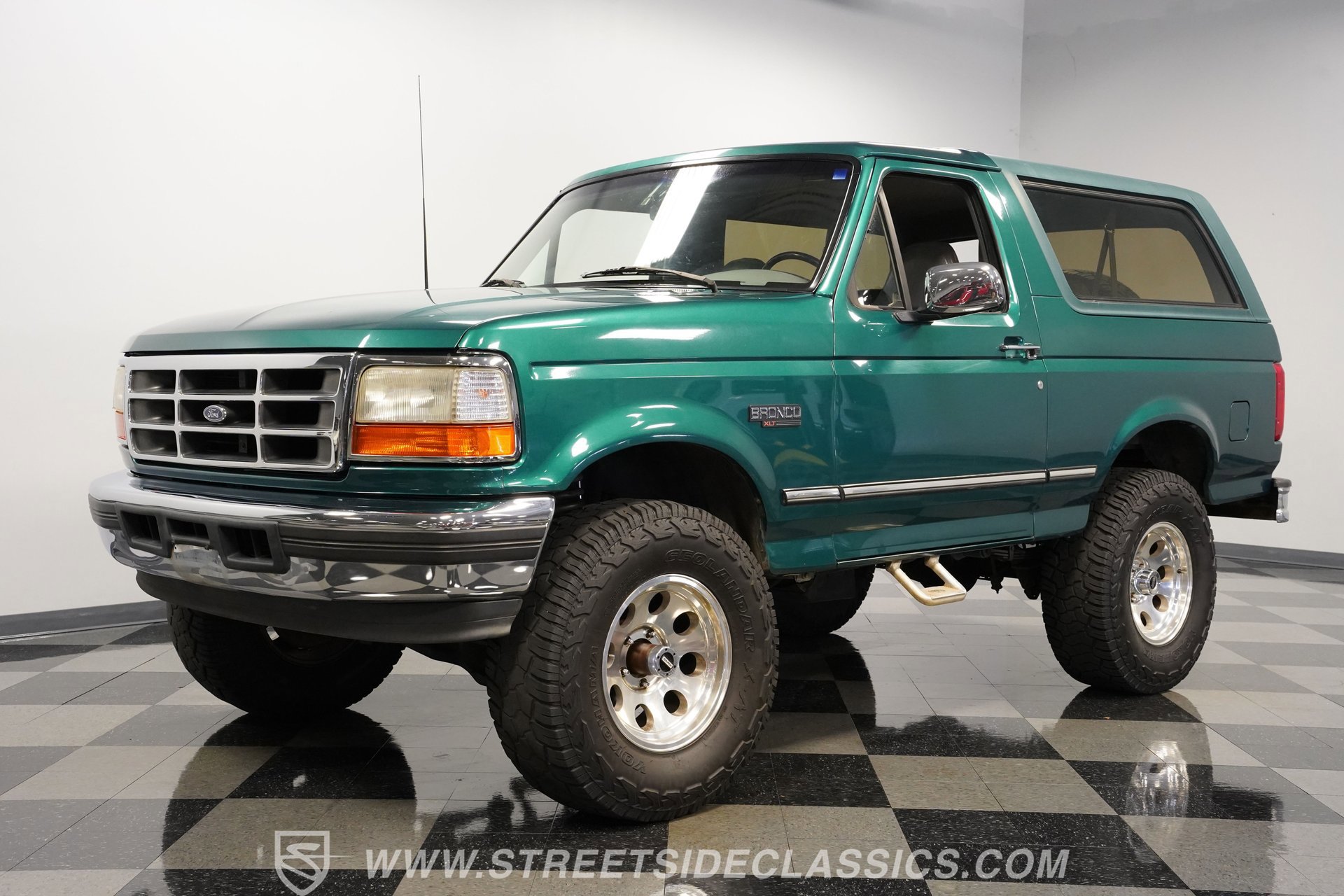 Used 1996 Ford Bronco XLT image 5