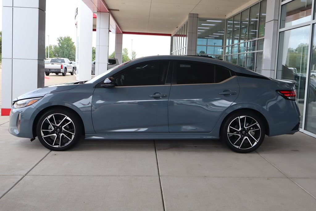 Used 2025 Nissan Sentra SR FWD image 4