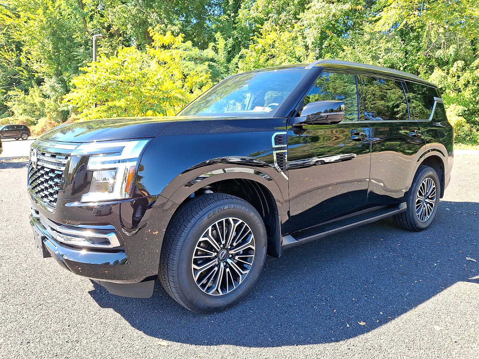 Certified 2025 Nissan Armada SL w/ Captain's Chari Seat Package AWD/4WD image 3