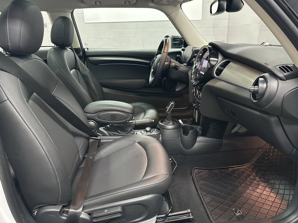 Used 2023 MINI Cooper 2-Door Hardtop image 22