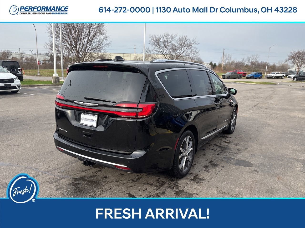 Used 2025 Chrysler Pacifica Pinnacle w/ Trailer Tow Group image 4