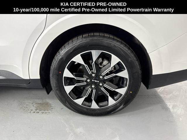 Certified 2024 Kia Carnival EX image 5
